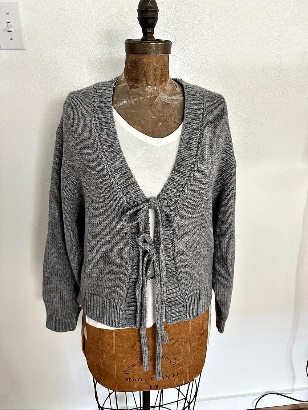 hunter & brown Tie Front Cardigan in Gray Small NWT